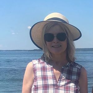 Meet your Posher, Deborah